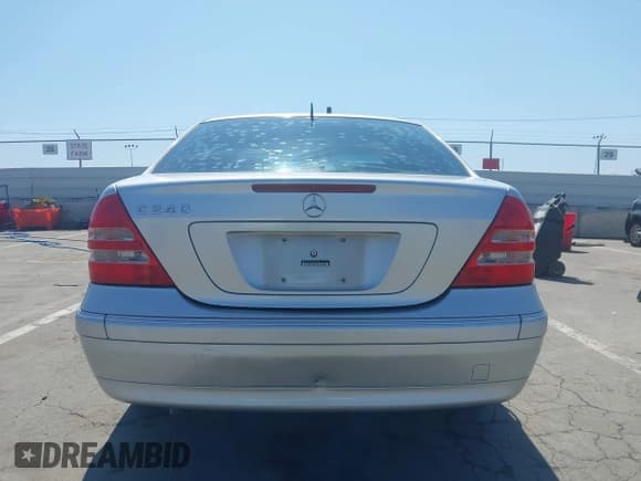 ✅ 2001 Mercedes-Benz C 230/260/280/320 • VIN: WDBRF61J91F068679 • Lot: 42620453. Wystawiony na IAAI z przebiegiem 183 522 mil. Bezpłatny archiwum sprzedaży aukcyjnych z USA i szczegółowy raport historii pojazdu na DreamBid. Zdjęcie 16.
