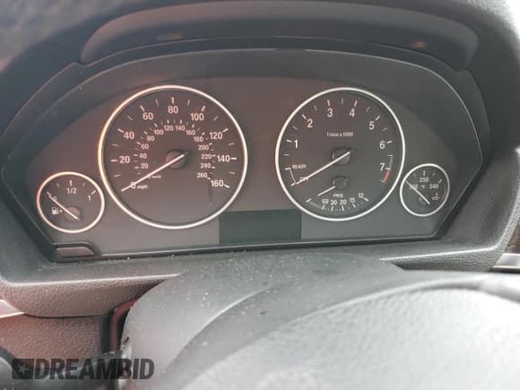 ✅ 2015 BMW 3 Series 320i xDrive • VIN: WBA3C3G56FNS73749 • Lot: 49975215. Wystawiony na Copart z przebiegiem Nie podano. Bezpłatny archiwum sprzedaży aukcyjnych z USA i szczegółowy raport historii pojazdu na DreamBid. Zdjęcie 9.