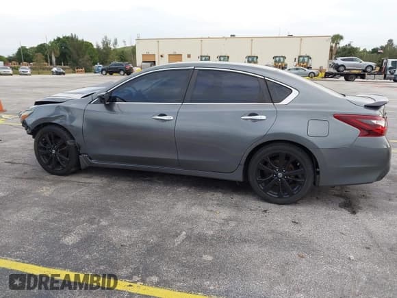 ✅ 2018 Nissan Altima SL • VIN: 1N4AL3AP5JC182311 • Lot: 43628576. Listed on IAAI with 117,950 mi. Free auction sales archive from the USA and detailed vehicle history report at DreamBid. Image 15.