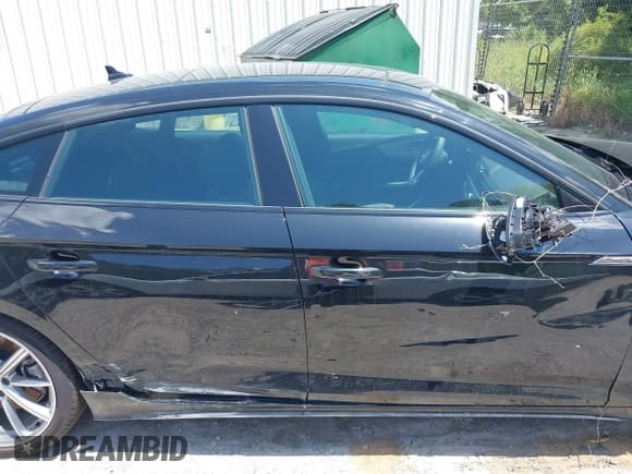 ✅ 2025 Audi A5 Sportback S line Premium • VIN: WAUDACF55SA009791 • Lot: 42665707. Wystawiony na IAAI z przebiegiem 10 010 mil. Bezpłatny archiwum sprzedaży aukcyjnych z USA i szczegółowy raport historii pojazdu na DreamBid. Zdjęcie 12.