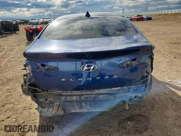 ✅ 2019 Hyundai Elantra SEL • VIN: 5NPD84LF2KH435514 • Лот: 81142185. Опубликован ранее на Copart с пробегом 106 215 миль. Бесплатный доступ к архиву аукционных продаж из США и подробный отчёт об истории автомобиля на DreamBid. Изображение 6.