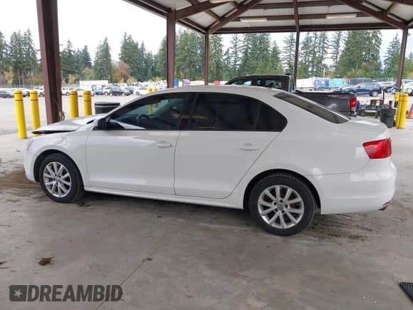 ✅ 2011 Volkswagen Jetta SE • VIN: 3VWDZ7AJXBM323475 • Lot: 43496583. Listed on IAAI with 107,404 mi. Free auction sales archive from the USA and detailed vehicle history report at DreamBid. Image 14.