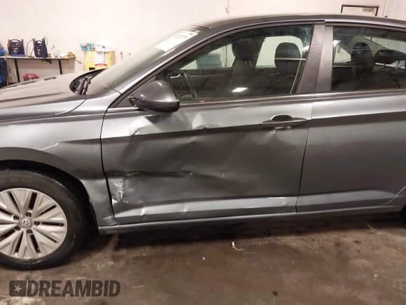 ✅ 2020 Volkswagen Jetta S • VIN: 3VWCB7BU6LM023992 • Lot: 43222379. Listed on IAAI with 112,270 mi. Free auction sales archive from the USA and detailed vehicle history report at DreamBid. Image 6.