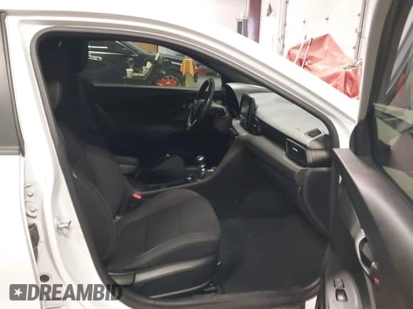 2020 Hyundai Veloster z VIN KMHT36AHXLU007297, wystawiony jako IAAI lot #41557520 z przebiegiem 42 934 mil mil oraz . Historia ofert i sprzedaży dostępna na DreamBid. Obrazek 5.