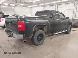 ✅ 2011 Chevrolet Silverado 1500 LT • VIN: 1GCRKSE32BZ402116 • Lot: 43266431. Wystawiony na IAAI z przebiegiem 152 369 mil. Bezpłatny archiwum sprzedaży aukcyjnych z USA i szczegółowy raport historii pojazdu na DreamBid. Zdjęcie 4.