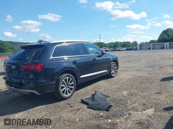 ✅ 2018 Audi Q7 Premium Plus • VIN: WA1LAAF71JD051158 • Lot: 42669842. Wystawiony na IAAI z przebiegiem 86 904 mil. Bezpłatny archiwum sprzedaży aukcyjnych z USA i szczegółowy raport historii pojazdu na DreamBid. Zdjęcie 4.