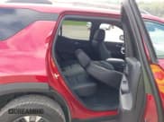 ✅ 2025 Chevrolet Equinox FWD LT • VIN: 3GNAXHEG1SL159904 • Lot: 43049100. Wystawiony na IAAI z przebiegiem 16 567 mil. Bezpłatny archiwum sprzedaży aukcyjnych z USA i szczegółowy raport historii pojazdu na DreamBid. Zdjęcie 8.