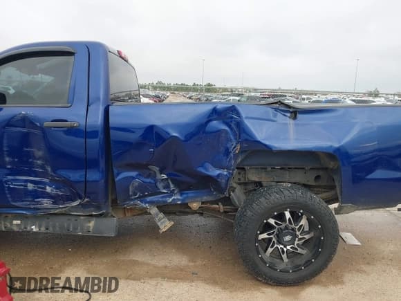 ✅ 2015 Chevrolet Silverado 2500HD Work Truck • VIN: 1GC0CUEG0FZ105243 • Lot: 41379638. Wystawiony na IAAI z przebiegiem 206 104 mil. Bezpłatny archiwum sprzedaży aukcyjnych z USA i szczegółowy raport historii pojazdu na DreamBid. Zdjęcie 6.