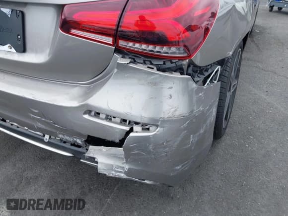 ✅ 2020 Mercedes-Benz A 220 • VIN: W1K3G4EB2LW043854 • Lot: 43300270. Wystawiony na IAAI z przebiegiem 55 181 mil. Bezpłatny archiwum sprzedaży aukcyjnych z USA i szczegółowy raport historii pojazdu na DreamBid. Zdjęcie 21.