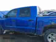 2008 Dodge Dakota SXT z VIN 1D7HW38K78S504060, wystawiony jako IAAI lot #41640644 z przebiegiem Nie podano mil oraz . Historia ofert i sprzedaży dostępna na DreamBid. Obrazek 14.