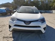 ✅ 2018 Toyota RAV4 LE • VIN: JTMZFREV0JJ735703 • Lot: 91576575. Wystawiony na Copart z przebiegiem 79 834 mil. Bezpłatny archiwum sprzedaży aukcyjnych z USA i szczegółowy raport historii pojazdu na DreamBid. Zdjęcie 5.