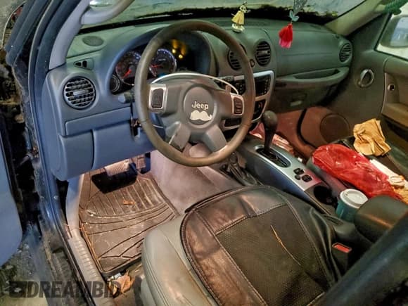 ✅ 2006 Jeep Liberty Limited • VIN: 1J4GL58K16W283517 • Lot: 94592735. Listed on Copart with 163,860 mi. Free auction sales archive from the USA and detailed vehicle history report at DreamBid. Image 8.
