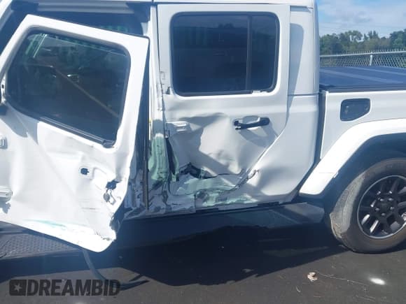 ✅ 2022 Jeep Gladiator Overland • VIN: 1C6HJTFG6NL162718 • Лот: 42981199. Опубликован ранее на IAAI с пробегом 57 521 миль. Бесплатный доступ к архиву аукционных продаж из США и подробный отчёт об истории автомобиля на DreamBid. Изображение 18.