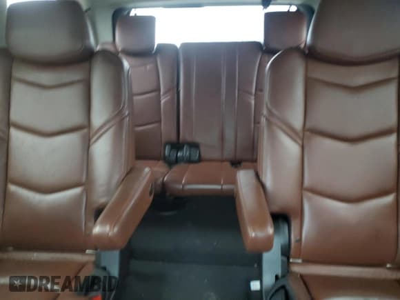 ✅ 2019 Cadillac Escalade Luxury • VIN: 1GYS4BKJ0KR290781 • Лот: 90435895. Опубликован ранее на Copart с пробегом 151 536 миль. Бесплатный доступ к архиву аукционных продаж из США и подробный отчёт об истории автомобиля на DreamBid. Изображение 10.