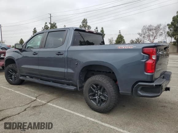 ✅ 2022 Chevrolet Silverado 1500 LT Trail Boss • VIN: 1GCPYFED0NZ219856 • Lot: 58263195. Wystawiony na Copart z przebiegiem 37 682 mil. Bezpłatny archiwum sprzedaży aukcyjnych z USA i szczegółowy raport historii pojazdu na DreamBid. Zdjęcie 2.