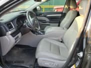 ✅ 2018 Toyota Highlander XLE • VIN: 5TDJZRFH0JS859325 • Lot: 68971055. Wystawiony na Copart z przebiegiem 66 996 mil. Bezpłatny archiwum sprzedaży aukcyjnych z USA i szczegółowy raport historii pojazdu na DreamBid. Zdjęcie 7.