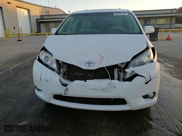 ✅ 2014 Toyota Sienna XLE • VIN: 5TDYK3DCXES410103 • Lot: 85434735. Listed on Copart with 135,876 mi. Free auction sales archive from the USA and detailed vehicle history report at DreamBid. Image 15.