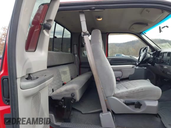 ✅ 1999 Ford F-250 XL • VIN: 1FTNX21F9XEC46011 • Лот: 43713387. Опубликован ранее на IAAI с пробегом 113 997 миль. Бесплатный доступ к архиву аукционных продаж из США и подробный отчёт об истории автомобиля на DreamBid. Изображение 8.