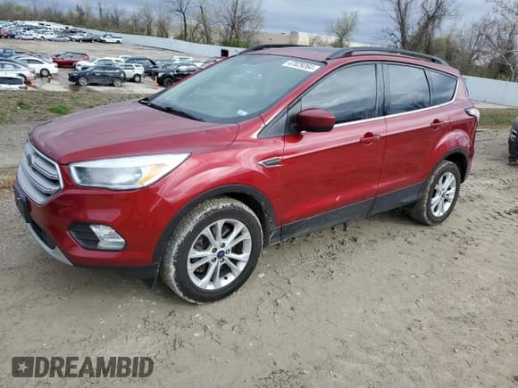✅ 2018 Ford Escape SE • VIN: 1FMCU9GD1JUC72707 • Lot: 47829264. Wystawiony na Copart z przebiegiem 96 341 mil. Bezpłatny archiwum sprzedaży aukcyjnych z USA i szczegółowy raport historii pojazdu na DreamBid. Zdjęcie 1.