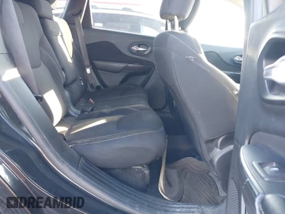 ✅ 2016 Jeep Cherokee Latitude • VIN: 1C4PJMCS3GW218375 • Лот: 43699095. Опубликован ранее на IAAI с пробегом 120 868 миль. Бесплатный доступ к архиву аукционных продаж из США и подробный отчёт об истории автомобиля на DreamBid. Изображение 8.