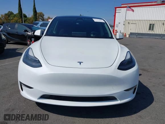 ✅ 2024 Tesla Model Y Long Range • VIN: 7SAYGDEE1RA221731 • Lot: 43335082. Wystawiony na IAAI z przebiegiem 34 025 mil. Bezpłatny archiwum sprzedaży aukcyjnych z USA i szczegółowy raport historii pojazdu na DreamBid. Zdjęcie 13.