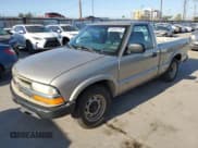 ✅ 2002 Chevrolet S-10 LS • VIN: 1GCCS145128222697 • Лот: 52048175. Опубликован ранее на Copart с пробегом 223 027 миль. Бесплатный доступ к архиву аукционных продаж из США и подробный отчёт об истории автомобиля на DreamBid. Изображение 1.