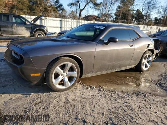 2014 Dodge Challenger SXT 100th Anniversary z VIN 2C3CDYAG9EH256043, wystawiony jako Copart lot #87007204 z przebiegiem 124 748 mil mil oraz Nie do naprawy • Non repairable. Historia ofert i sprzedaży dostępna na DreamBid. Obrazek 1.