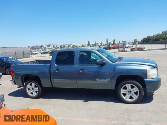 ✅ 2007 Chevrolet Silverado 1500 1LT • VIN: 2GCEC13J671716942 • Lot: 42616878. Wystawiony na IAAI z przebiegiem 229 113 mil. Bezpłatny archiwum sprzedaży aukcyjnych z USA i szczegółowy raport historii pojazdu na DreamBid. Zdjęcie 14.