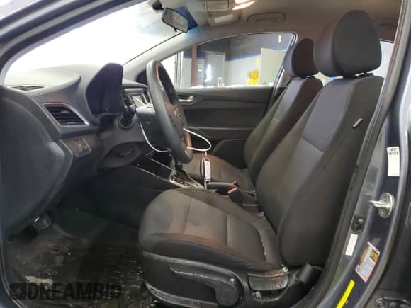 2018 Hyundai Accent SEL z VIN 3KPC24A31JE005806, wystawiony jako Copart lot #40183554 z przebiegiem 96 002 mil mil oraz . Historia ofert i sprzedaży dostępna na DreamBid. Obrazek 7.