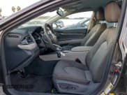 ✅ 2019 Toyota Camry SE • VIN: 4T1B11HK0KU714414 • Лот: 94259945. Опубликован ранее на Copart с пробегом 65 582 миль. Бесплатный доступ к архиву аукционных продаж из США и подробный отчёт об истории автомобиля на DreamBid. Изображение 7.