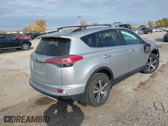 ✅ 2016 Toyota RAV4 XLE • VIN: 2T3RFREV3GW530029 • Lot: 43581002. Wystawiony na IAAI z przebiegiem 95 589 mil. Bezpłatny archiwum sprzedaży aukcyjnych z USA i szczegółowy raport historii pojazdu na DreamBid. Zdjęcie 4.