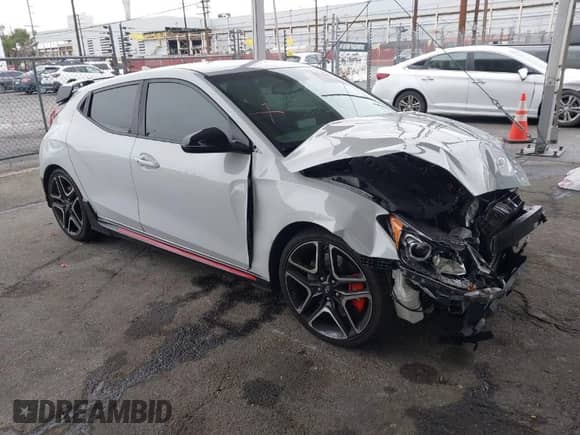 2020 Hyundai Veloster z VIN KMHT36AH6LU008009, wystawiony jako IAAI lot #41775605 z przebiegiem 84 029 mil mil oraz . Historia ofert i sprzedaży dostępna na DreamBid. Obrazek 1.