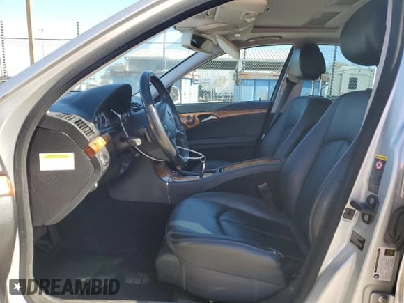 ✅ 2008 Mercedes-Benz E 350 Luxury • VIN: WDBUF56X98B305559 • Lot: 82545405. Wystawiony na Copart z przebiegiem 141 095 mil. Bezpłatny archiwum sprzedaży aukcyjnych z USA i szczegółowy raport historii pojazdu na DreamBid. Zdjęcie 7.