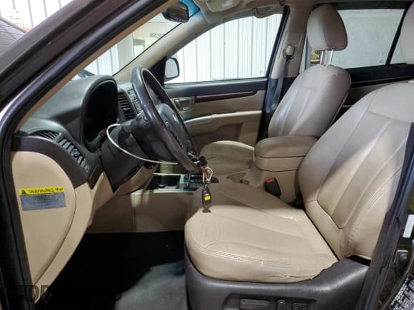 ✅ 2011 Hyundai Santa Fe Limited • VIN: 5XYZKDAG3BG084994 • Lot: 84524164. Listed on Copart with 238,391 mi. Free auction sales archive from the USA and detailed vehicle history report at DreamBid. Image 7.