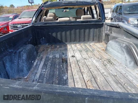 ✅ 2001 Chevrolet Silverado 2500HD LS • VIN: 1GCHC23G21F101862 • Lot: 43640023. Wystawiony na IAAI z przebiegiem 176 048 mil. Bezpłatny archiwum sprzedaży aukcyjnych z USA i szczegółowy raport historii pojazdu na DreamBid. Zdjęcie 18.