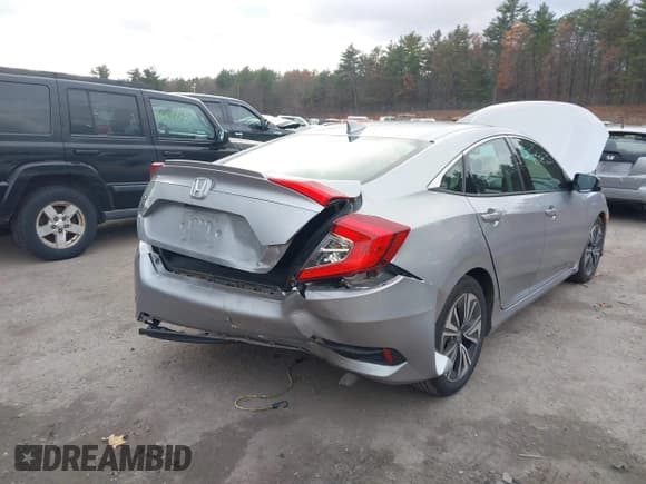 ✅ 2017 Honda Civic EX-L • VIN: 19XFC1F70HE204456 • Lot: 43692262. Wystawiony na IAAI z przebiegiem 179 396 mil. Bezpłatny archiwum sprzedaży aukcyjnych z USA i szczegółowy raport historii pojazdu na DreamBid. Zdjęcie 6.