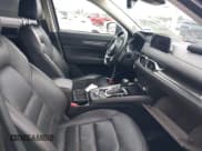 ✅ 2022 Mazda CX-5 S Premium • VIN: JM3KFBDM4N0646768 • Lot: 42694312. Wystawiony na IAAI z przebiegiem 51 474 mil. Bezpłatny archiwum sprzedaży aukcyjnych z USA i szczegółowy raport historii pojazdu na DreamBid. Zdjęcie 5.