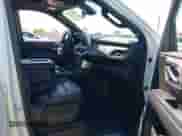 2022 Chevrolet Tahoe Z71 z VIN 1GNSKPKD1NR158062, wystawiony jako IAAI lot #42576884 z przebiegiem 51 083 mil mil oraz . Historia ofert i sprzedaży dostępna na DreamBid. Obrazek 5.