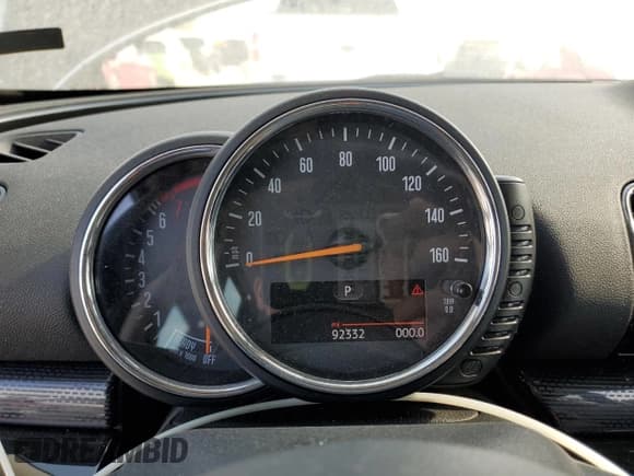 ✅ 2017 MINI Clubman Cooper S • VIN: WMWLN9C56H2E48706 • Lot: 86613265. Wystawiony na Copart z przebiegiem 92 332 mil. Bezpłatny archiwum sprzedaży aukcyjnych z USA i szczegółowy raport historii pojazdu na DreamBid. Zdjęcie 9.