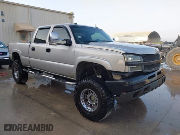 ✅ 2005 Chevrolet Silverado 2500HD LS • VIN: 1GCHK23U45F802269 • Lot: 42793768. Wystawiony na IAAI z przebiegiem 131 588 mil. Bezpłatny archiwum sprzedaży aukcyjnych z USA i szczegółowy raport historii pojazdu na DreamBid. Zdjęcie 1.