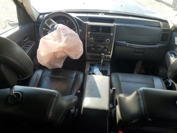 ✅ 2011 Jeep Liberty Limited • VIN: 1J4PP5GK6BW551204 • Lot: 93724415. Listed on Copart with 206,538 mi. Free auction sales archive from the USA and detailed vehicle history report at DreamBid. Image 8.