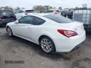 ✅ 2013 Hyundai Genesis Coupe Grand Touring • VIN: KMHHU6KJ9DU093675 • Lot: 43677074. Wystawiony na IAAI z przebiegiem 192 721 mil. Bezpłatny archiwum sprzedaży aukcyjnych z USA i szczegółowy raport historii pojazdu na DreamBid. Zdjęcie 3.