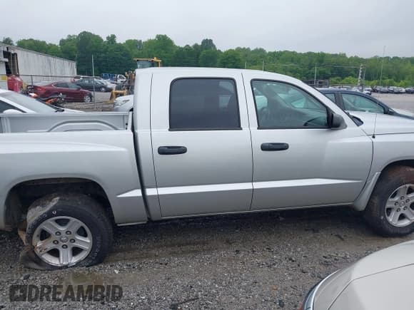 ✅ 2010 Dodge Dakota Bighorn/Lonestar • VIN: 1D7CW3GK4AS140049 • Lot: 42231805. Wystawiony na IAAI z przebiegiem 149 489 mil. Bezpłatny archiwum sprzedaży aukcyjnych z USA i szczegółowy raport historii pojazdu na DreamBid. Zdjęcie 14.