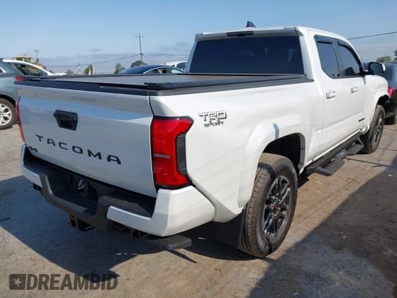 ✅ 2025 Toyota Tacoma SR • VIN: 3TYLB5JN7ST067889 • Лот: 42444254. Опубликован ранее на IAAI с пробегом 5 786 миль. Бесплатный доступ к архиву аукционных продаж из США и подробный отчёт об истории автомобиля на DreamBid. Изображение 4.