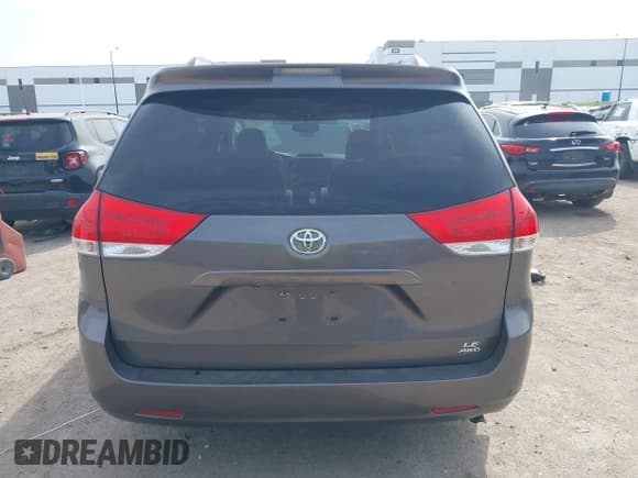 ✅ 2013 Toyota Sienna LE • VIN: 5TDJK3DC9DS067347 • Lot: 43500377. Listed on IAAI with 128,416 mi. Free auction sales archive from the USA and detailed vehicle history report at DreamBid. Image 16.