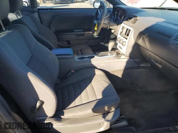 ✅ 2010 Dodge Challenger SE • VIN: 2B3CJ4DV1AH208488 • Lot: 87176324. Wystawiony na Copart z przebiegiem Nie podano. Bezpłatny archiwum sprzedaży aukcyjnych z USA i szczegółowy raport historii pojazdu na DreamBid. Zdjęcie 7.