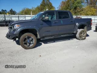 ✅ 2018 Toyota Tundra SR5 • VIN: 5TFDW5F19JX769005 • Лот: 86611125. Опубликован ранее на Copart с пробегом 156 430 миль. Бесплатный доступ к архиву аукционных продаж из США и подробный отчёт об истории автомобиля на DreamBid. Изображение 1.