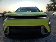 ✅ 2024 Hyundai Kona SEL • VIN: KM8HCCAB8RU063764 • Лот: 71712985. Опубликован ранее на Copart с пробегом 25 239 миль. Бесплатный доступ к архиву аукционных продаж из США и подробный отчёт об истории автомобиля на DreamBid. Изображение 5.