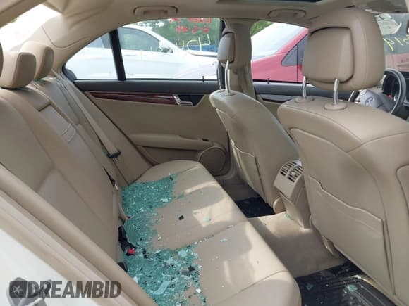 ✅ 2011 Mercedes-Benz C 300 Sport • VIN: WDDGF8BB1BR158412 • Лот: 42483819. Опубликован ранее на IAAI с пробегом 139 784 миль. Бесплатный доступ к архиву аукционных продаж из США и подробный отчёт об истории автомобиля на DreamBid. Изображение 8.