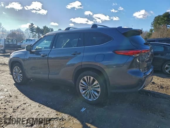 ✅ 2023 Toyota Highlander XLE • VIN: 5TDKDRBH3PS518776 • Lot: 94468485. Wystawiony na Copart z przebiegiem 5 076 mil. Bezpłatny archiwum sprzedaży aukcyjnych z USA i szczegółowy raport historii pojazdu na DreamBid. Zdjęcie 2.